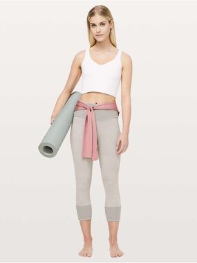 Lululemon wonder under crop sz 4
